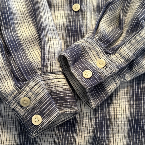 Levi’s Button Down Shirt (Large) - Picture 4 of 7